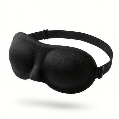NOCTE 3D Schlafmaske in Schwarz, Dreiviertelansicht mit den beiden gewölbten Augenkuppeln