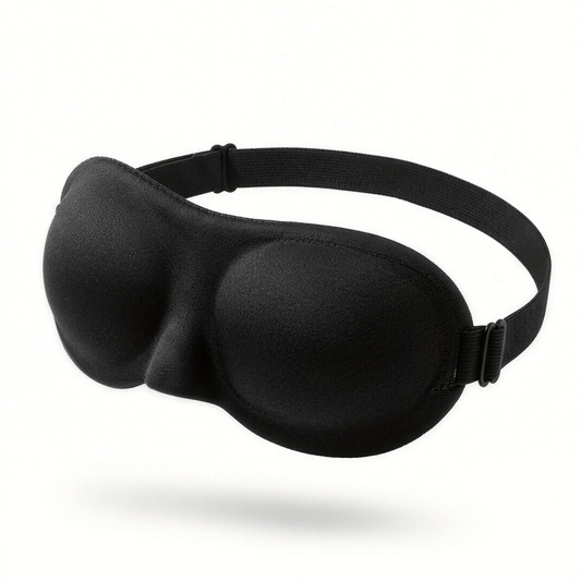 NOCTE 3D Schlafmaske in Schwarz, Dreiviertelansicht mit den beiden gewölbten Augenkuppeln